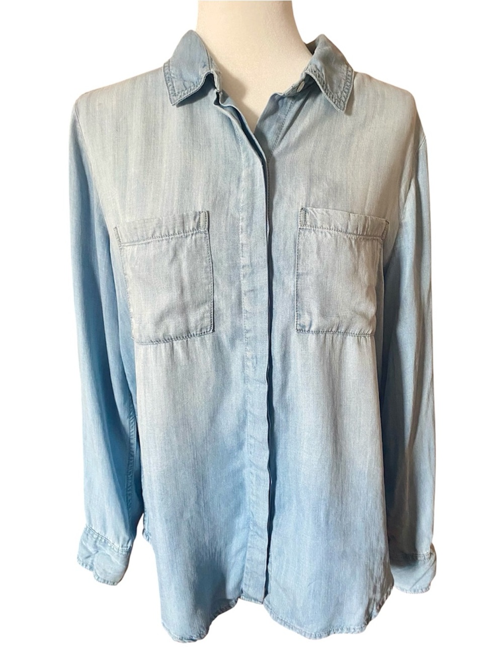 Lola River Lyocell Chambray Button Down Shirt Light Wash Blue Size M